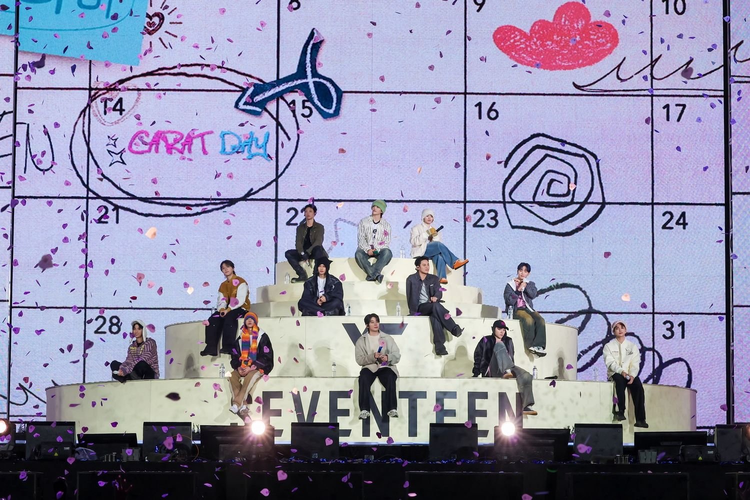 SEVENTEEN、スタジアムファンミーティングも大盛況「永遠に